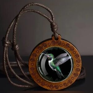 👑Vintage Style Wooden Hummingbird Pendant Necklace
